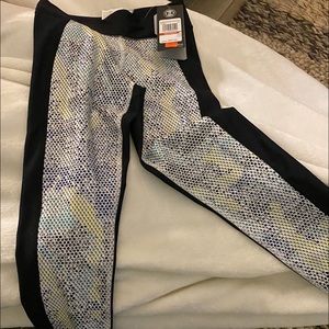 Under Armour compression leggings/below the knee